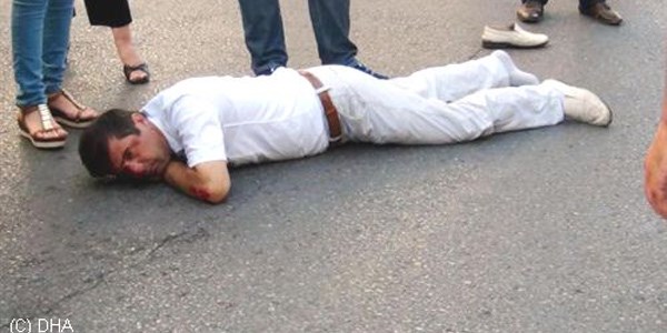 Belediye Başkanı yolun karşısına geçerken otomobil çarptı