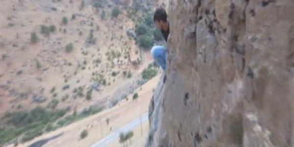 İddiaya girip kayalıklara çıktı bir daha inemedi