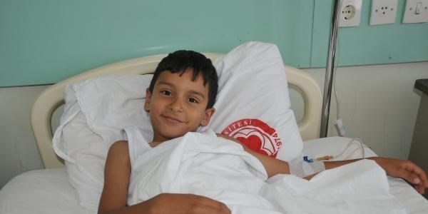 Dedesinin att��� bu�day tanesi kula��na ka�t�, hastanelik oldu