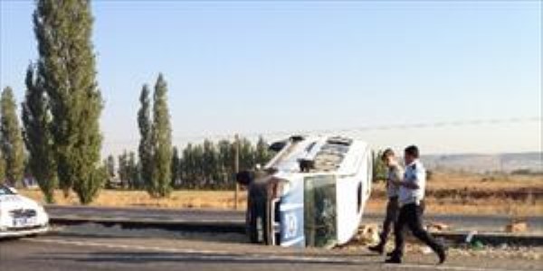 Afyonkarahisar'da trafik kazas: 13 yaral