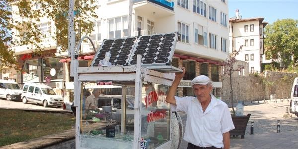 Nostalji pamuk şekerini, güneş paneli ile yapıyor