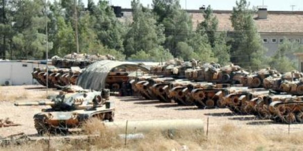 Suruç'ta askeri zırhlı araçların nöbeti sürüyor