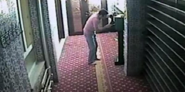 Önce camiyi soydu sonra ise...
