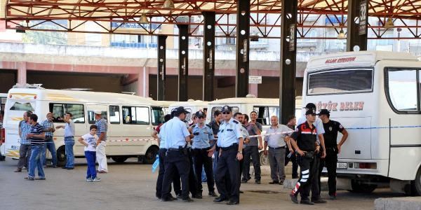 Otobüs terminalindeki şüpheli çanta korkuttu