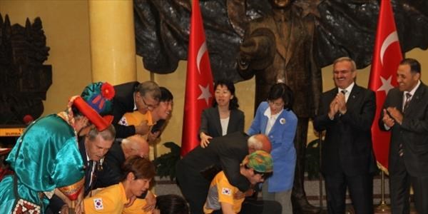 Kore gazilerini sırtlarında taşıdılar