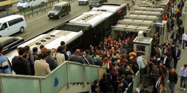 Metro-Metrobüs yaya bağlantı tüneli hizmete giriyor