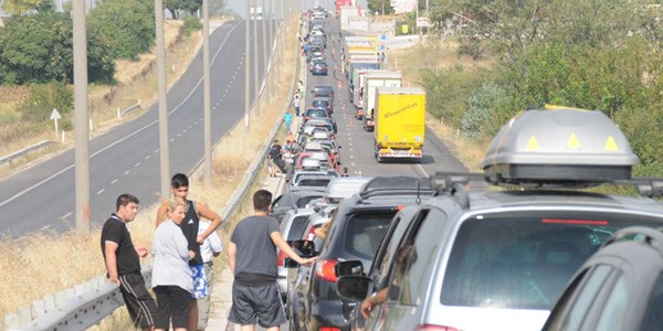 Kapıkule'de araç kuyruğu 12 kilometre