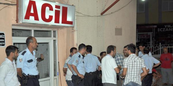 Motosiklet trafik polislerinin arasına daldı: 1 ölü, 2 yaralı