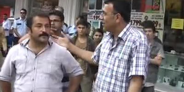 İzinsiz bildiri dağıtan 15 kişi gözaltına alındı
