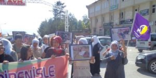 Kadınlar Rojava için yürüdü