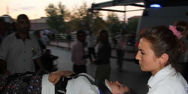Düşen telefonu için ikinci kattan düştü
