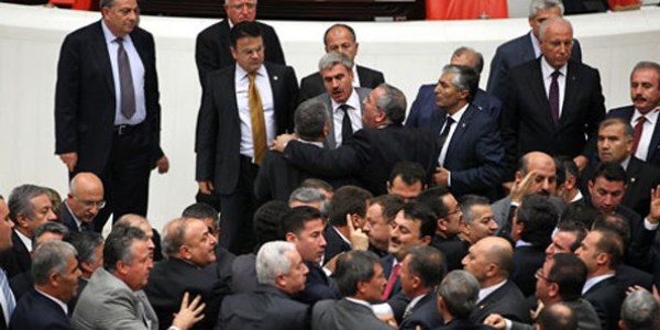 Meclis'teki gerginliğe çare olabilecekler mi?