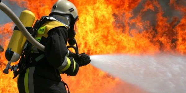 �tfaiyecinin evi yand�, 2 �ocu�u �ld�