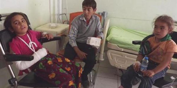 Piknik yolunda patpat �arampole u�tu: 6's� karde� 7 yaral�