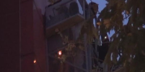 6 ki�ilik asans�re 15 ki�i binince