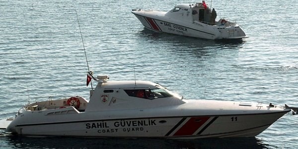 Jetski kullanan iki arkadaşı ölümden sahil güvenlik kurtardı