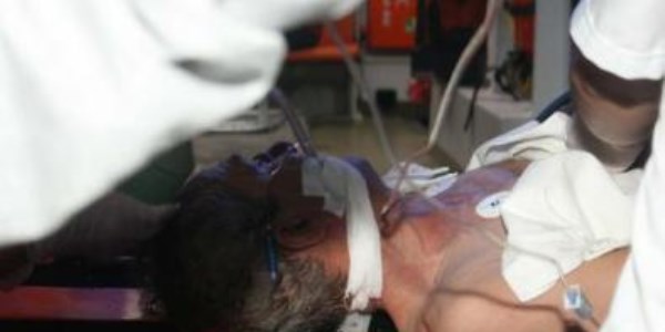Yolun karşısına geçerken canından oldu