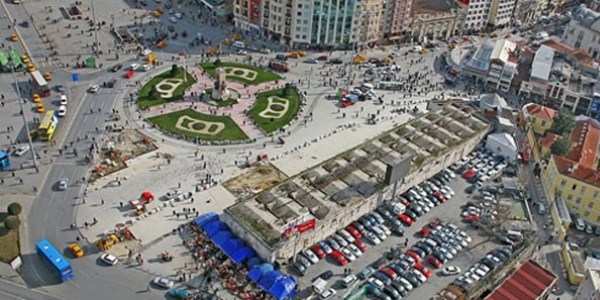 Taksim meydan trafie kapatld