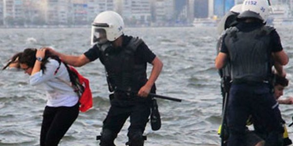 Müfettişler, saç çeken o polislere ceza istedi