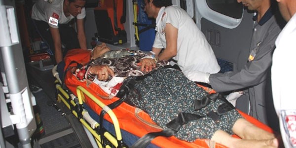 Anneannesini defalarca bıçakladı