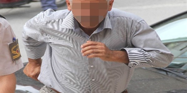 Otomobille fındık ayıklayan kıza çarptı