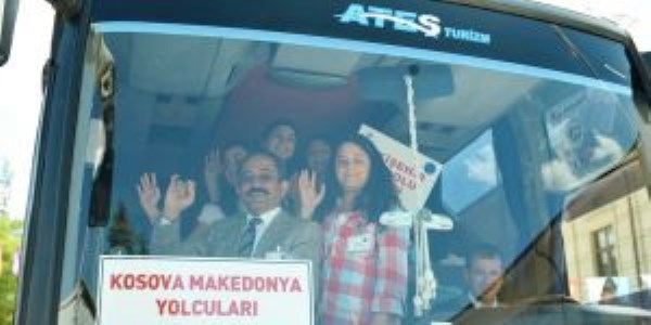 50 öğrenci Kosova-Makedonya turu için hareket etti