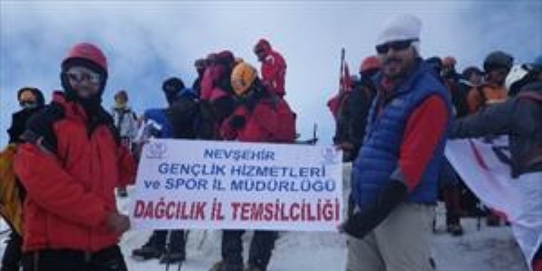 Nevşehirli dağcı zirve yaptı