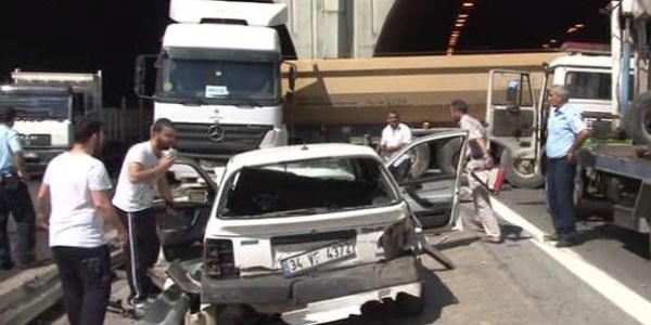 1 kişinin yaralandığı kaza trafiği aksattı