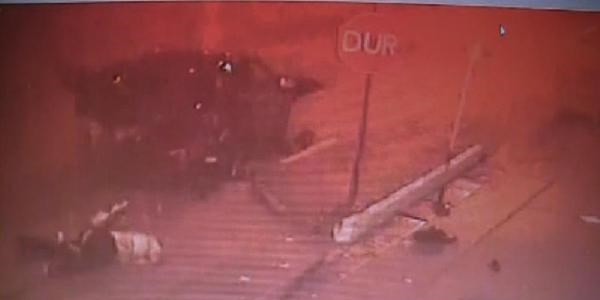 Emniyet kemeri takmayan sürücünün yola savrulması kamerada