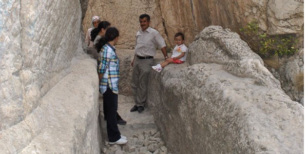 Mezarları yapılınca ziyaretçileri arttı