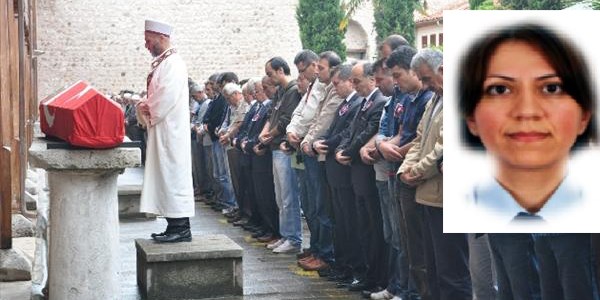 Gen� polis memuru kansere yenildi