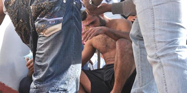 Denizde boğulma tehlikesi geçiren genci dalgalar kıyıya attı