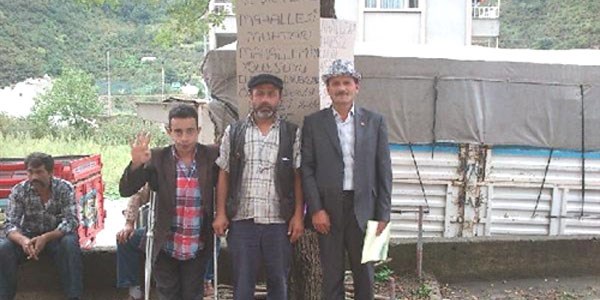 Hizmet alamıyoruz diyen muhtar açlık grevine başladı