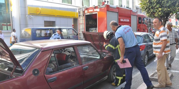 Araçtan çıkan duman itfaiyeyi harekete geçirdi