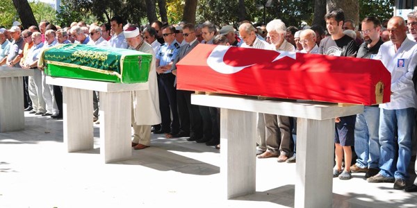 Eski Sağlık Bakanı Karahan toprağa verildi