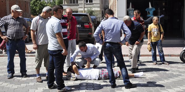 Yarılı yarım saat yerde ambulans bekledi