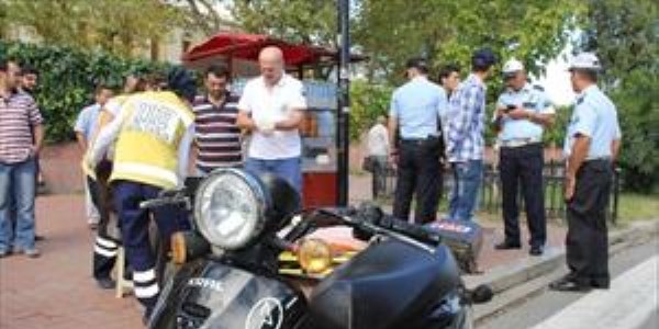 Elektrikli motosiklet yayaya çarptı: 1 yaralı