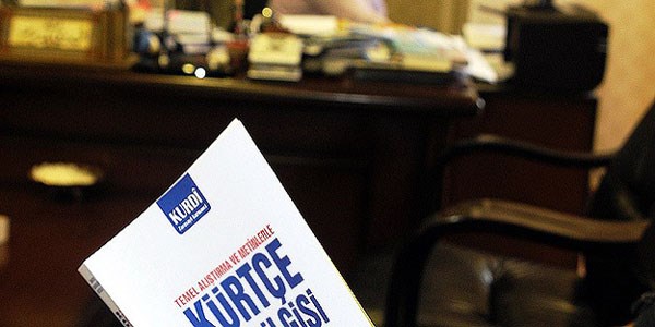 Kürtçe'de alfabe tartışması