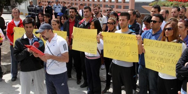 Beden eğitimi öğretmenlerinden MEB önünde eylem