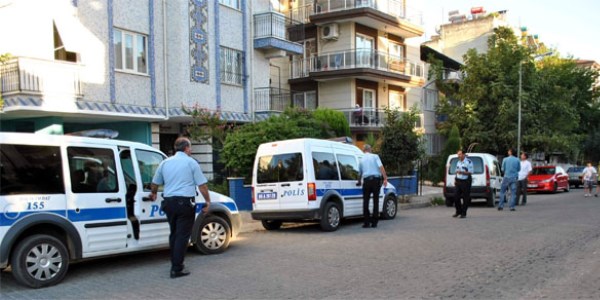 Kendili�inden kitlenen kap� h�rs�z korkusuna neden oldu