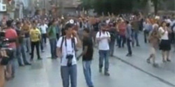 Adliye �n�nde eylemcilerle polis aras�nda gerginlik