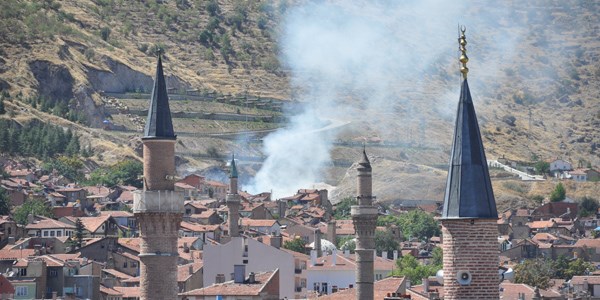 '110 yangın ihbar hattını' kilitleyen ot yangını