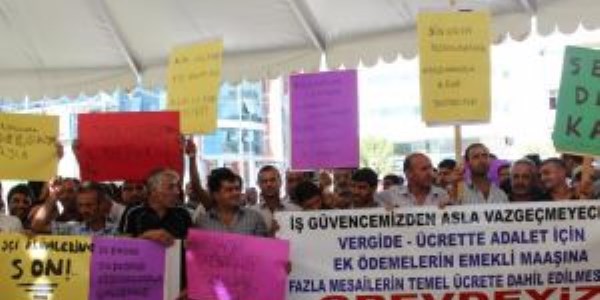 Elazığ'da maden işçileri eylem yaptı