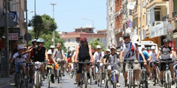 İlçenin tanıtımı için kadınlar da pedal çevirdi