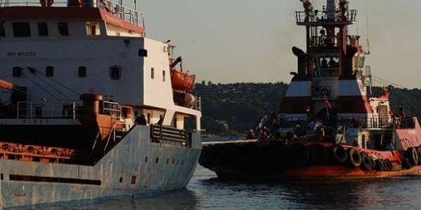 Beykoz'da karaya oturan gemi kurtarıldı