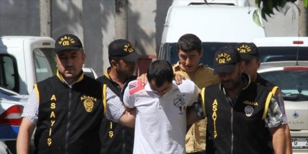 İçki hırsızları polisten kaçamadı