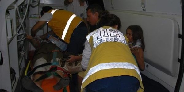 Hurdaya dönen otomobilden sağ çıkan aile yaşadığına inanamadı