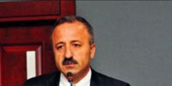 ��retmen servetini okul yap�m� i�in ba���lad�