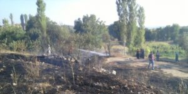 Harmancık'ta korkutan anız yangını