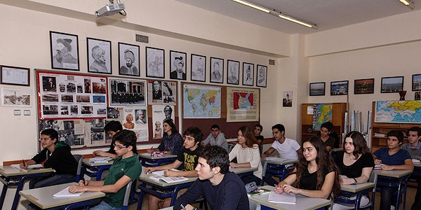 Liselerde devamsızlık artar mı azalır mı?